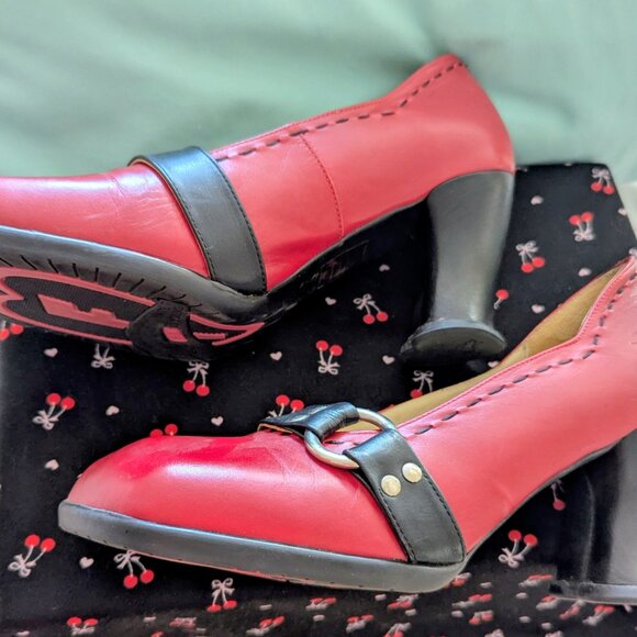 John Fluevog Choice Vanny Red & Black Heart Heels Size 10 Made In Portugal - Picture 14 of 14
